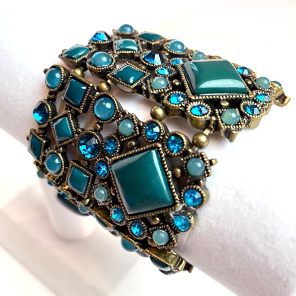 CHICO'S Cuff Bracelet 🦋 - Picture 1 of 3